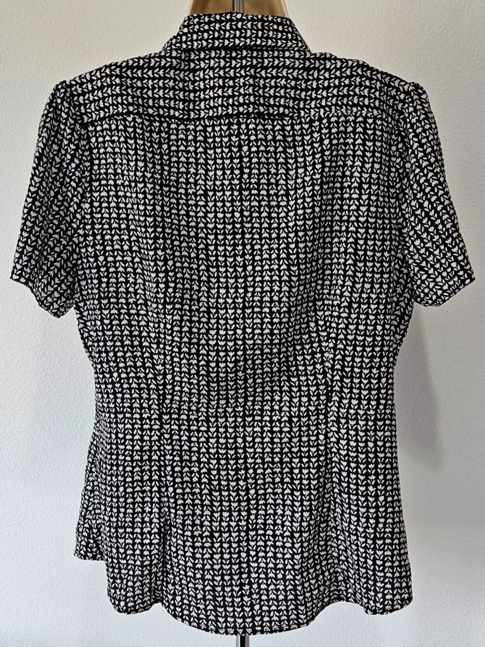 Tahari Short Sleeve Button Down Blouse - Picture 5 of 10